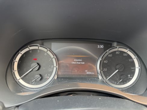 Used 2023 Toyota Highlander XLE AWD/4WD image 17