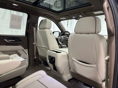 Used 2025 GMC Yukon XL Denali w/ Sun & Power Step Package AWD/4WD image 53