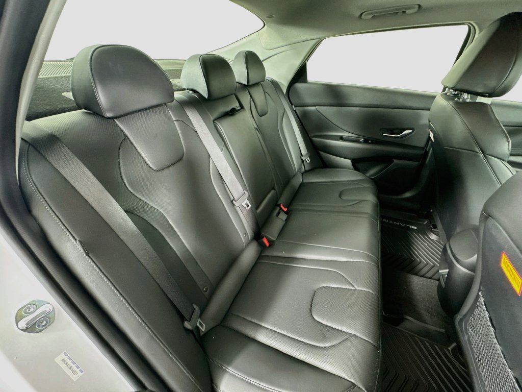 Certified 2025 Hyundai Elantra Limited FWD image 29