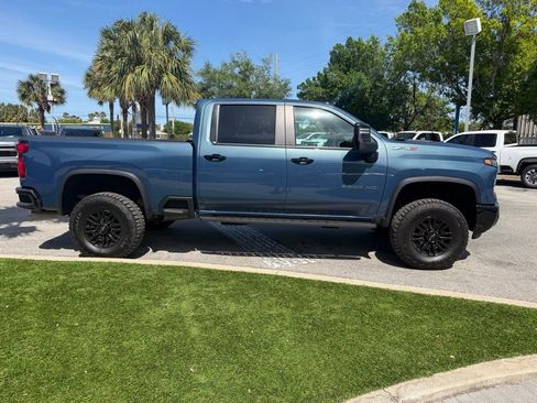 Used 2024 Chevrolet Silverado 2500 ZR2 w/ Technology Package AWD/4WD image 3