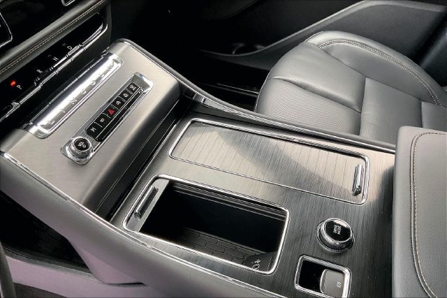 Used 2026 Lincoln Aviator AWD w/ Jet Appearance Package image 17