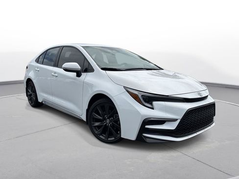 Used 2024 Toyota Corolla XSE FWD image 4