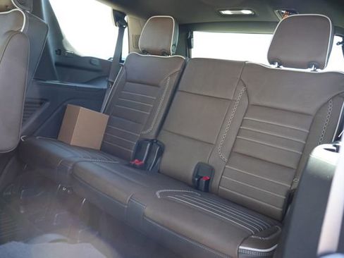 Used 2026 GMC Yukon Denali Ultimate w/ LPO, Illumination Package AWD/4WD image 27
