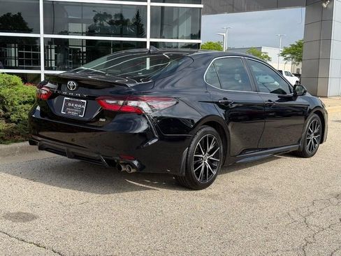 Used 2021 Toyota Camry SE FWD image 3