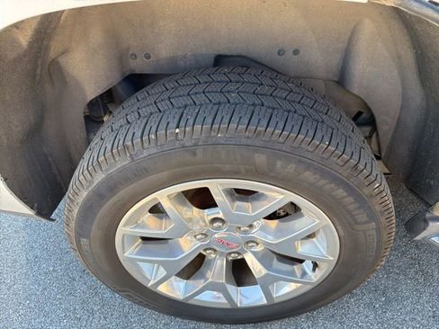 Used 2017 GMC Yukon SLT w/ Open Road Package RWD image 18