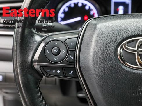 Used 2022 Toyota Camry SE image 15
