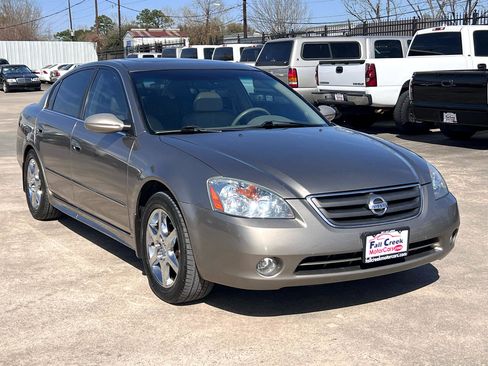 Used 2003 Nissan Altima 3.5 SE image 9
