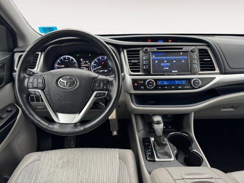 Used 2018 Toyota Highlander Plus image 12