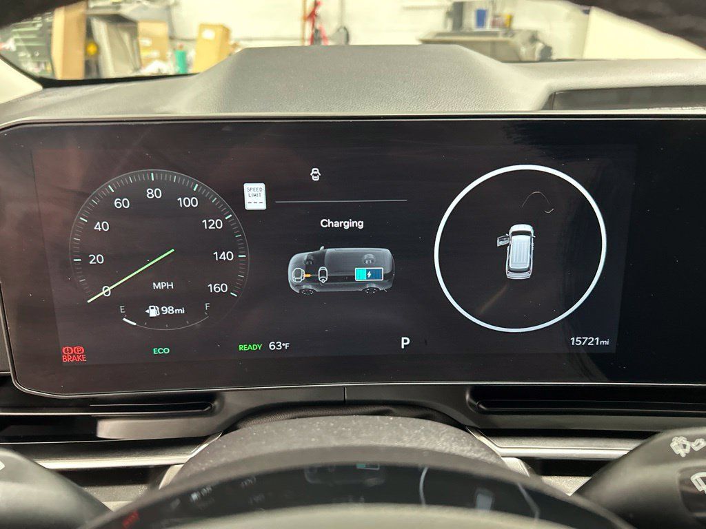 Certified 2025 Kia Carnival SX Prestige FWD image 17