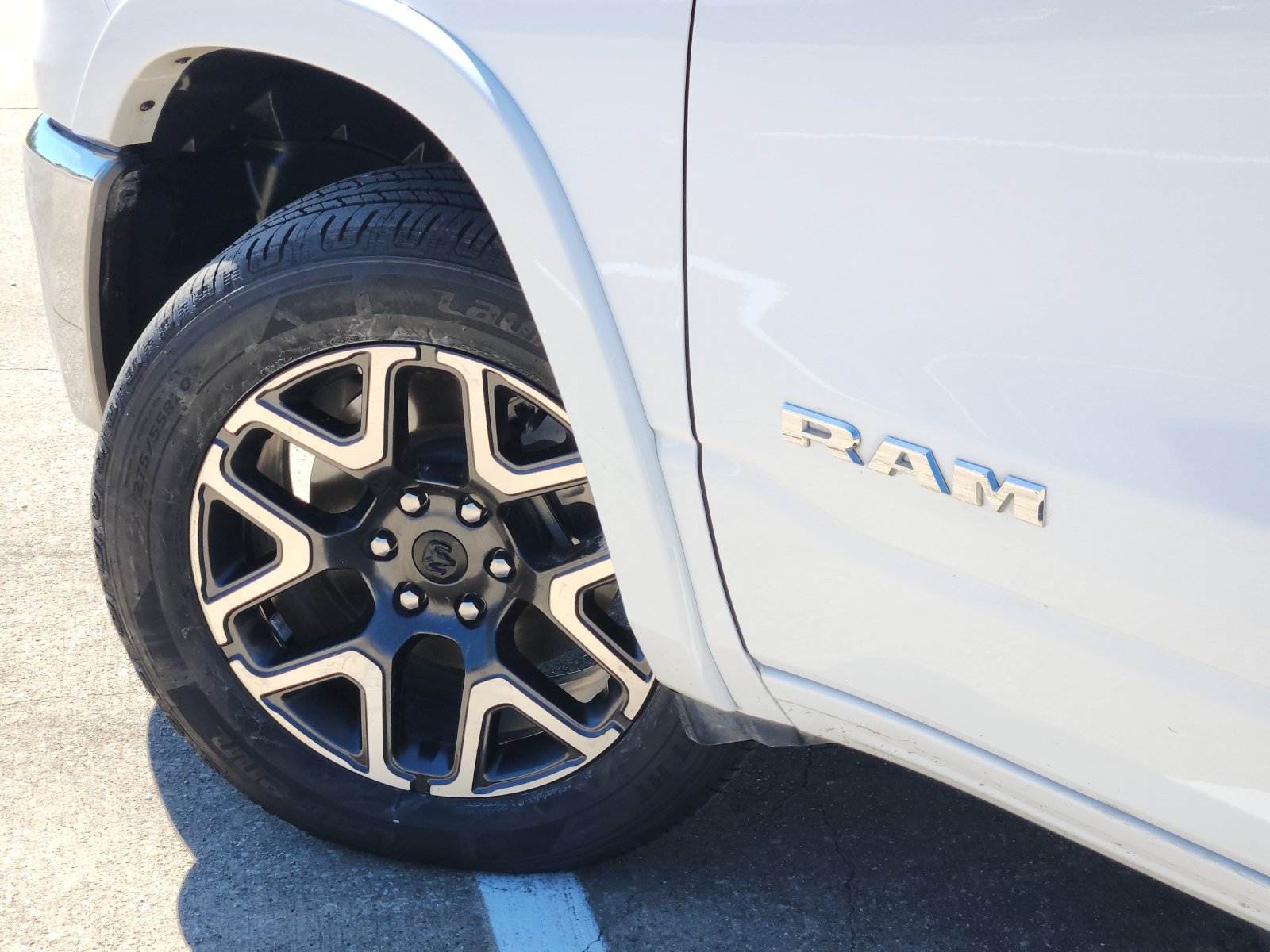 Used 2026 RAM 1500 Laramie AWD/4WD image 17