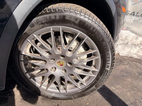 Used 2015 Porsche Cayenne S image 37