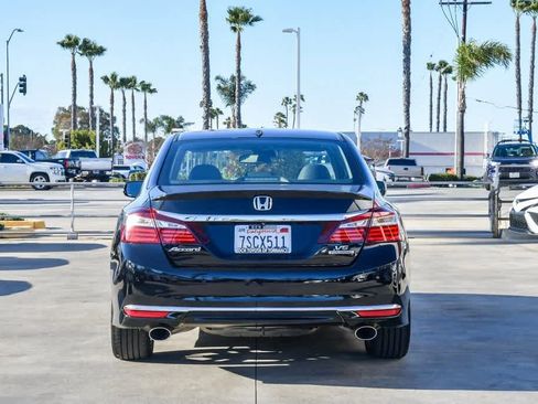 Used 2016 Honda Accord Touring image 8