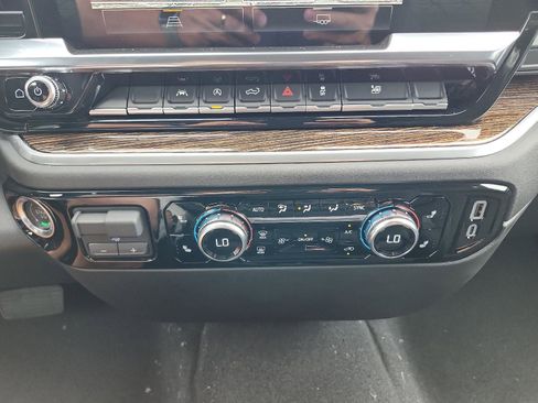 New 2026 GMC Sierra 1500 SLE image 15