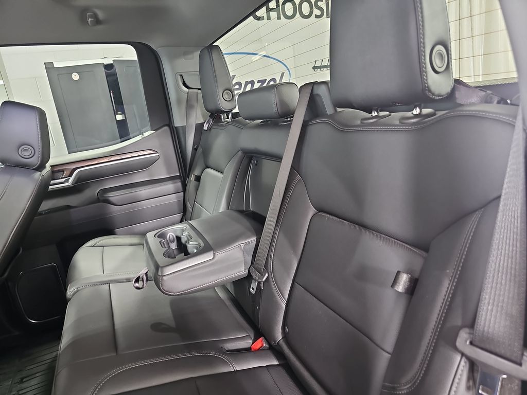 Certified 2024 GMC Sierra 1500 SLT w/ SLT Premium Package AWD/4WD image 17