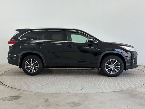 Used 2017 Toyota Highlander XLE AWD/4WD image 8