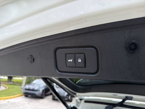 Certified 2024 Nissan Pathfinder SL FWD image 34