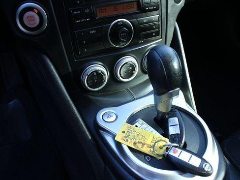 Used 2014 Nissan 370Z Coupe RWD image 8