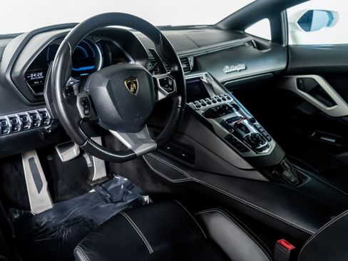 Used 2015 Lamborghini Aventador LP 700-4 image 2