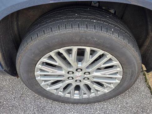 Used 2025 GMC Acadia Denali FWD image 4