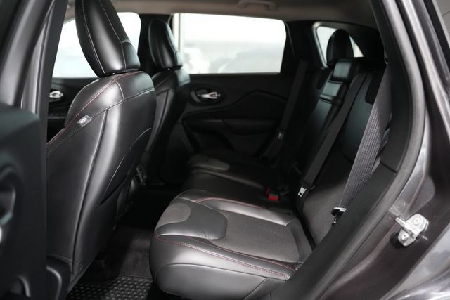 Used 2017 Jeep Cherokee Trailhawk w/ Cold Weather Group AWD/4WD image 15