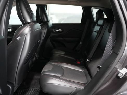 Used 2017 Jeep Cherokee Trailhawk w/ Cold Weather Group AWD/4WD image 15