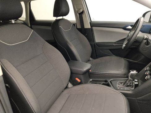 Used 2023 Volkswagen Taos SE w/ Panoramic Sunroof Package FWD image 21