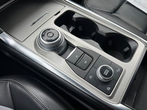 Used 2021 Ford Explorer XLT w/ Equipment Group 202A image 26