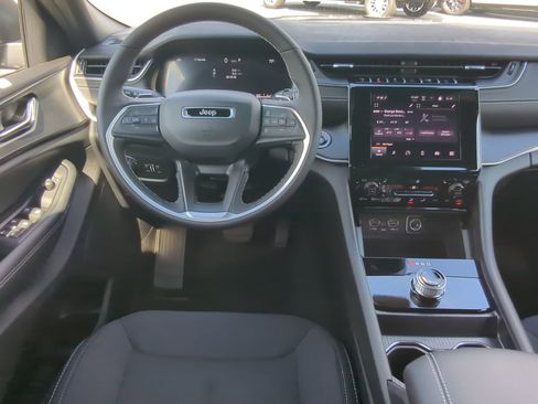 New 2025 Jeep Grand Cherokee L Laredo w/ Luxury Tech Group I image 14