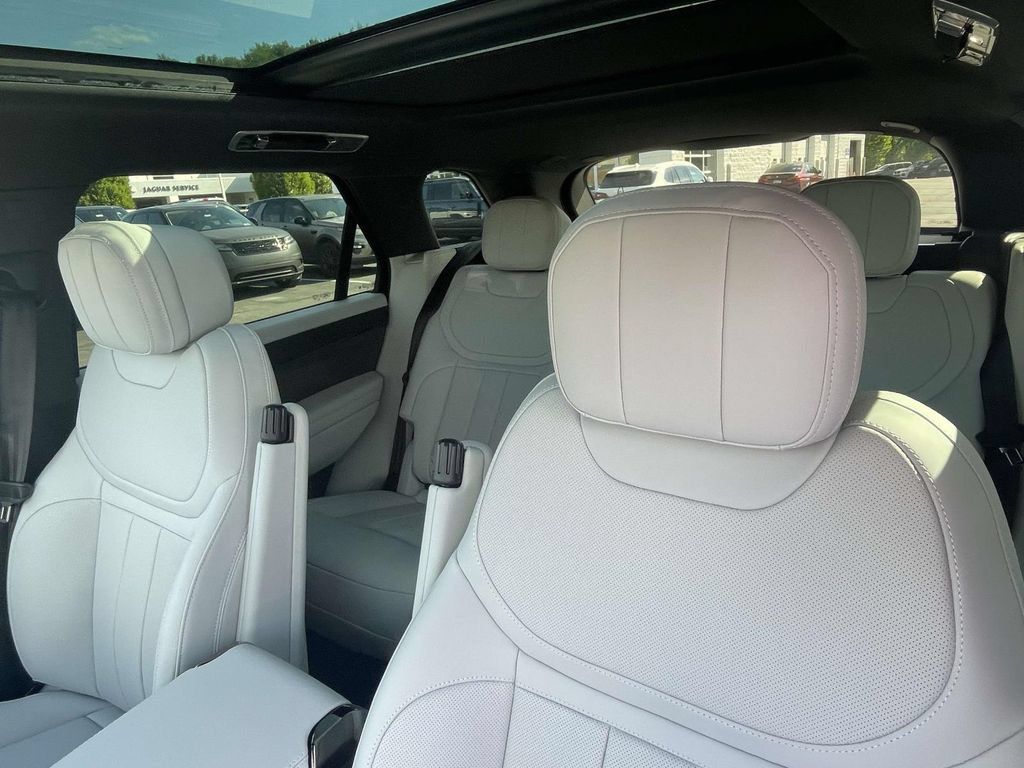 New 2027 Land Rover Range Rover Sport SE AWD/4WD image 15