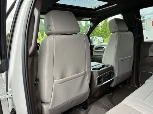 Used 2025 Chevrolet Silverado 1500 LTZ AWD/4WD image 16
