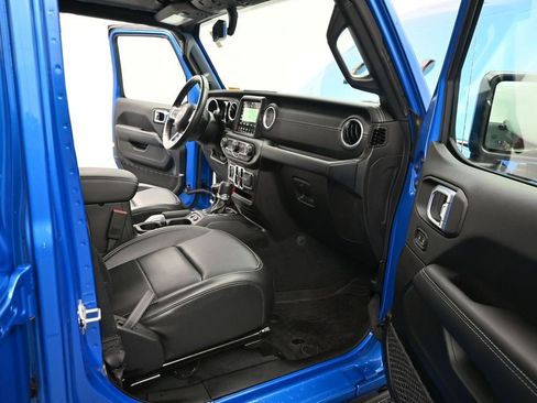 Used 2022 Jeep Wrangler Unlimited Sahara AWD/4WD image 17