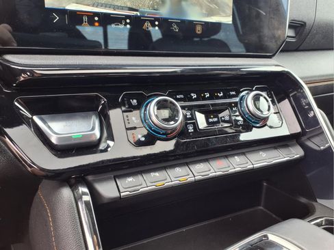 Used 2024 GMC Sierra 1500 AT4 w/ AT4 Premium Package image 5