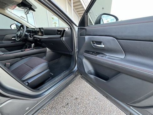 Certified 2025 Nissan Kicks SR image 22