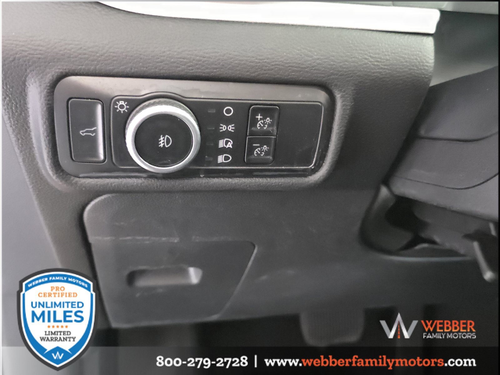 Used 2024 Ford Explorer XLT w/ Equipment Group 202A AWD/4WD image 17