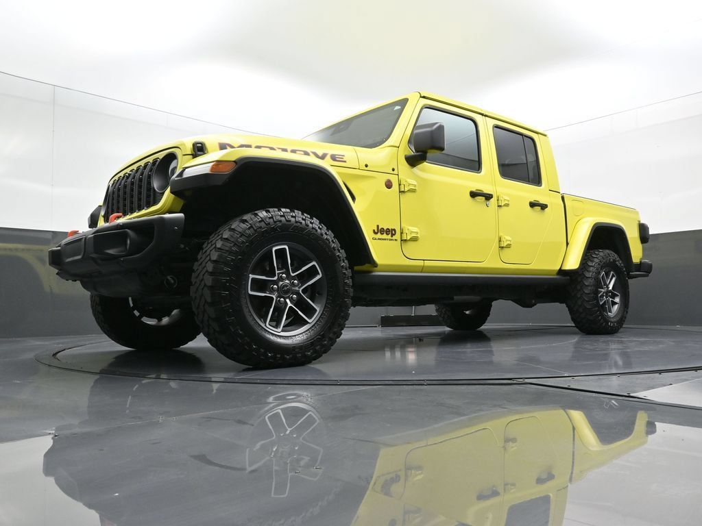 Used 2024 Jeep Gladiator Mojave AWD/4WD image 14