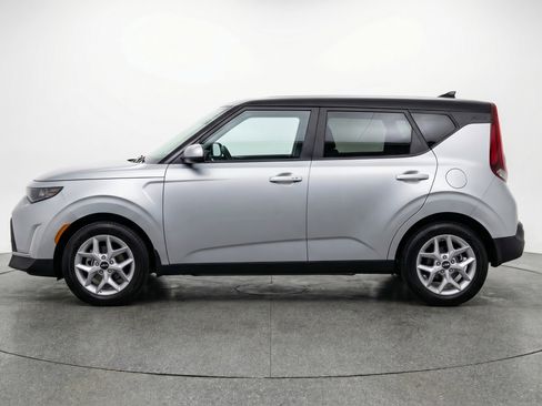 Used 2025 Kia Soul LX w/ LX Technology Package FWD image 5