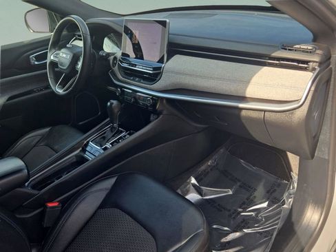 Certified 2024 Jeep Compass Latitude image 29