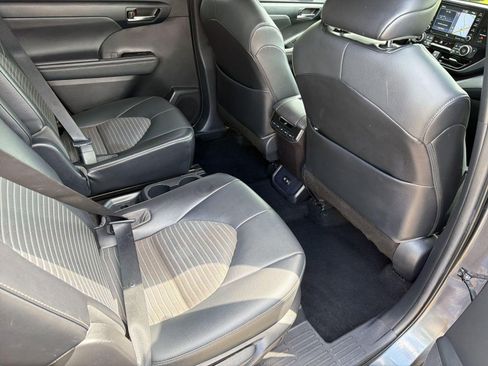 Used 2021 Toyota Highlander XSE FWD image 30