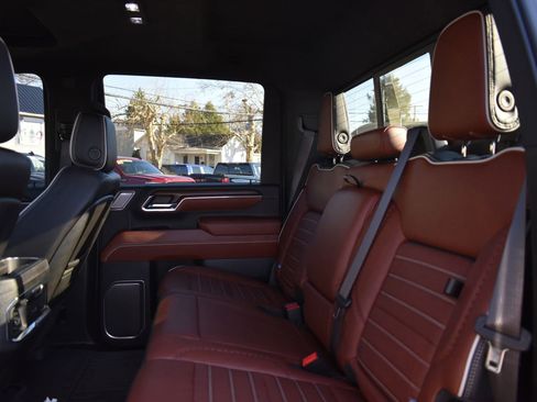 Used 2024 GMC Sierra 2500 Denali Ultimate image 17