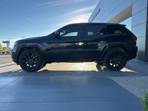 Used 2019 Jeep Grand Cherokee Altitude image 8