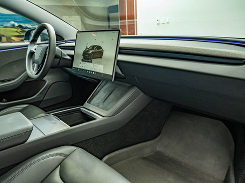 Used 2024 Tesla Model 3 Standard Range RWD image 36