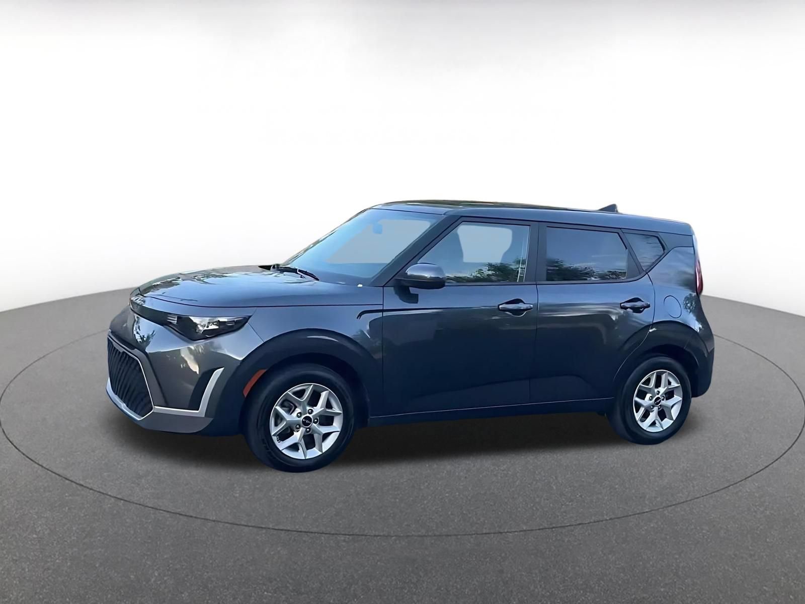 Used 2025 Kia Soul LX w/ LX Technology Package FWD image 7