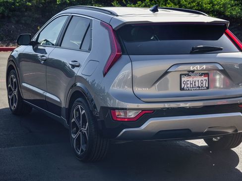 Used 2023 Kia Niro EX Touring image 5