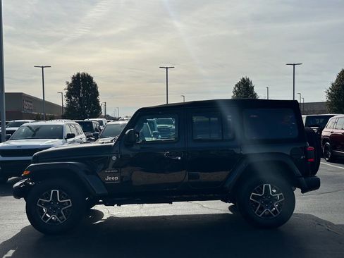 Certified 2024 Jeep Wrangler Sahara w/ Technology Group image 4