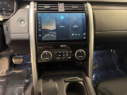 Certified 2025 Land Rover Discovery Dynamic SE AWD/4WD image 16