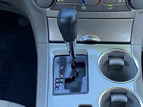 Used 2012 Toyota Highlander FWD w/ Tech Pkg image 16