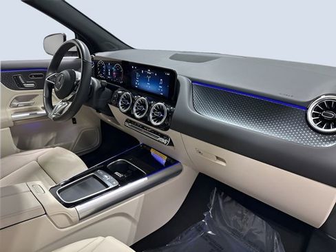 Used 2025 Mercedes-Benz GLA 250 4MATIC image 12