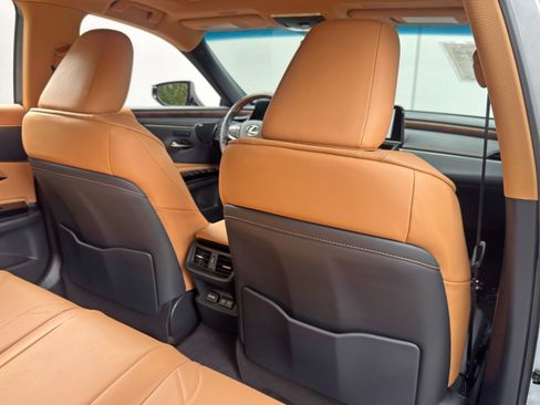 Used 2025 Lexus ES 300h w/ Accessory Package (Z1) FWD image 37