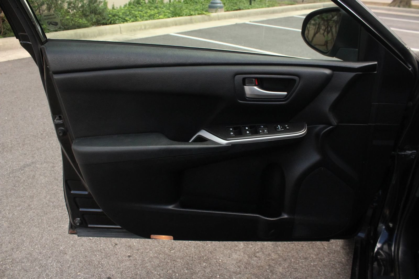 Used 2015 Toyota Camry SE FWD image 14