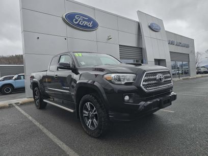 Used 2017 Toyota Tacoma TRD Sport w/ Tow Package (A/T)